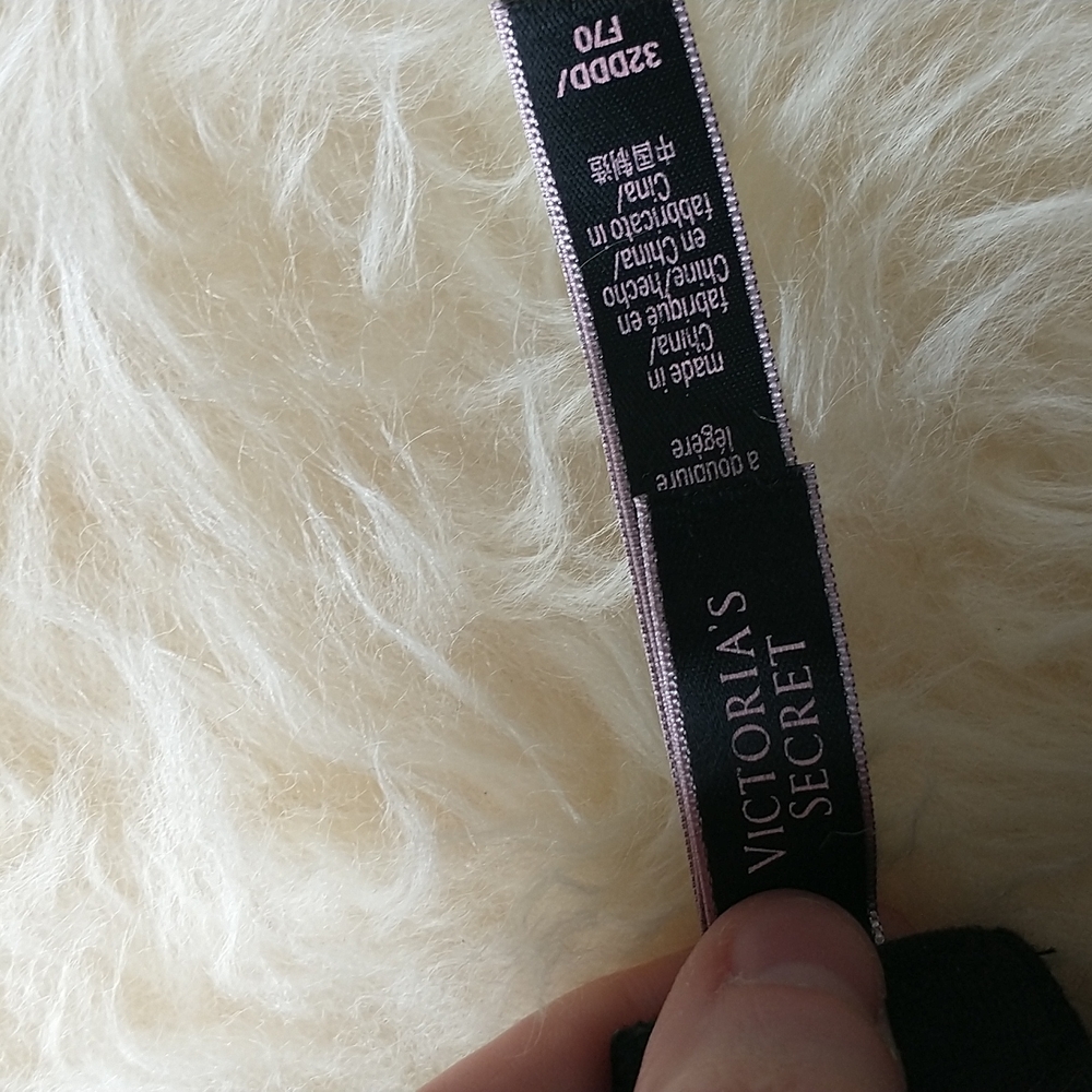 Victoria Secret Line Bra - Picture 3 of 3